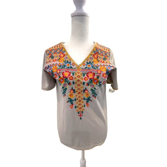 Savannah Jane Embroidered Floral V-Neck Top - Picture 1 of 9